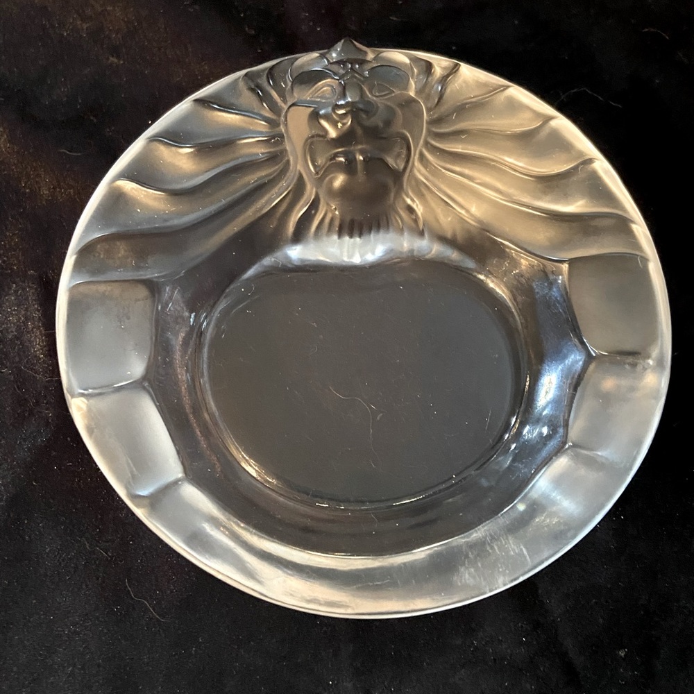 Lalique France Lion Frosted and Clear Crystal Tête de Leon Decor Dish, 1970s